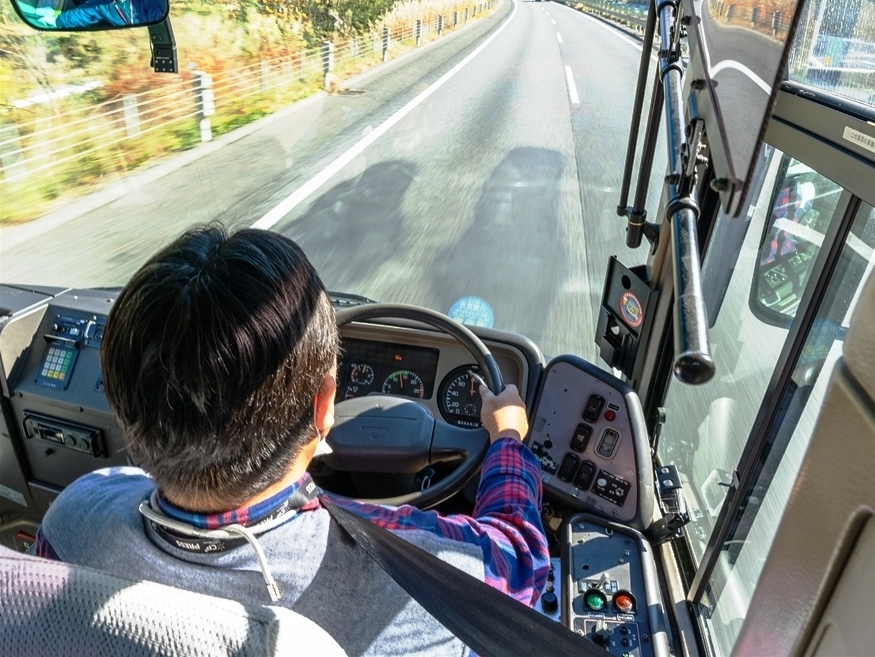 高速バスだとそれほど気にならないが街中を走る路線バスだとバス停こそが安住の地？
