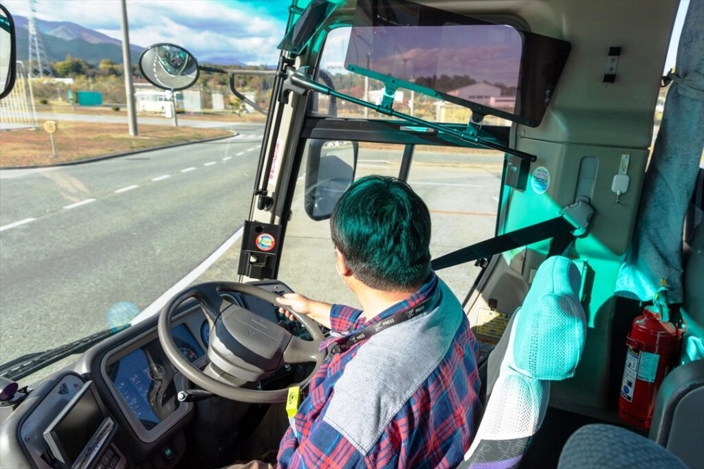二種免許取得時には構内でも構わないのでバスを運転してほしい