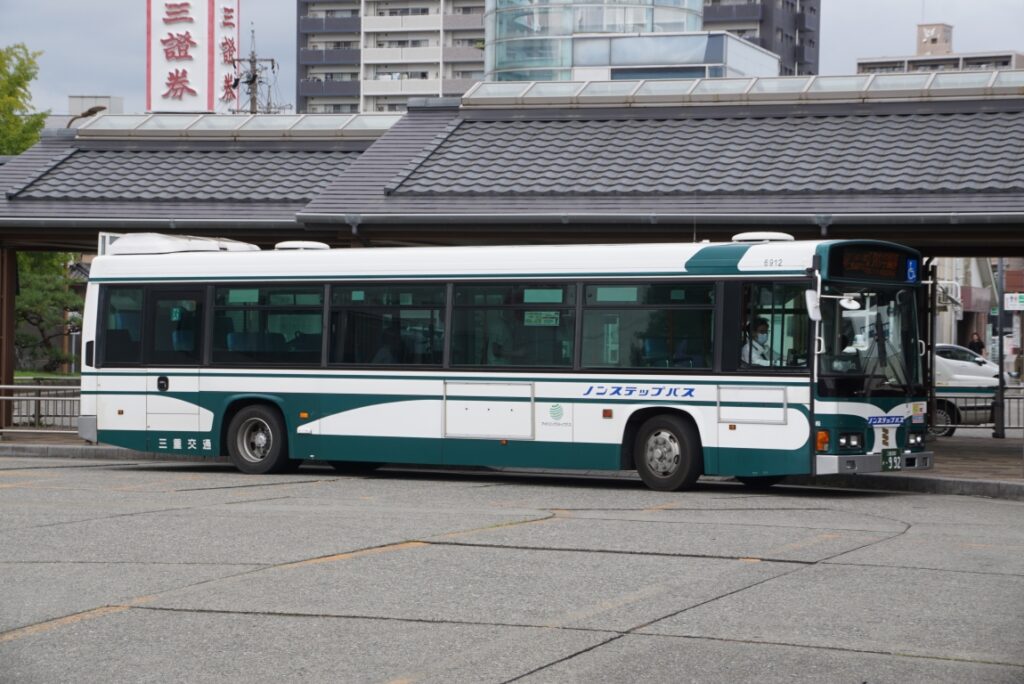 スマートに見える日野レインボー長尺車
