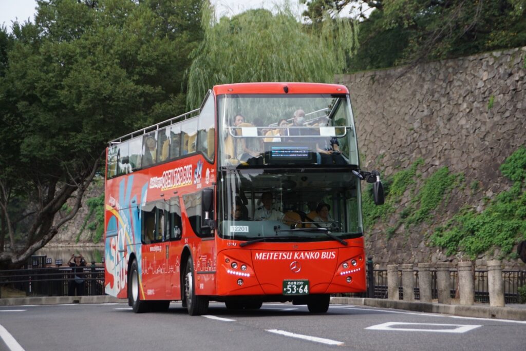 外から見ても最前列座席はよさそうだ