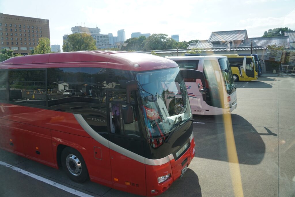 ハイデッカー車を見下ろすことになる高さは圧巻