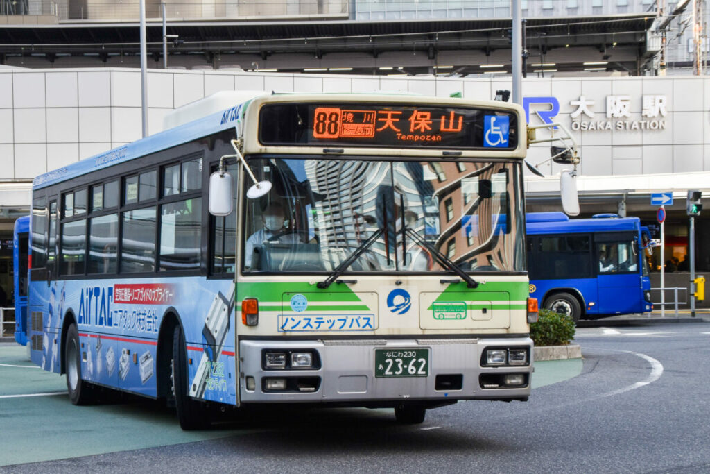 大阪駅前と天保山を直接結んでくれる88号系統