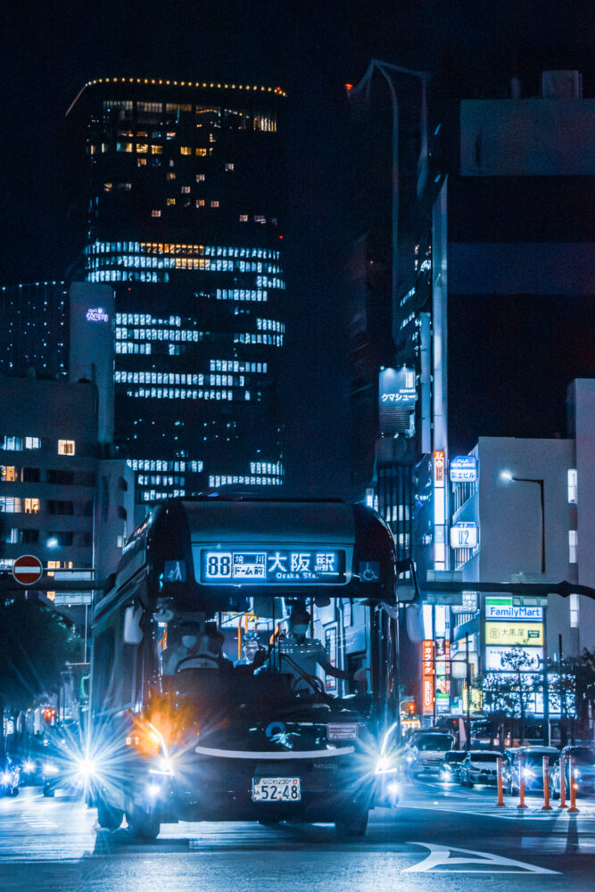 バス移動なら夜景も楽しめる