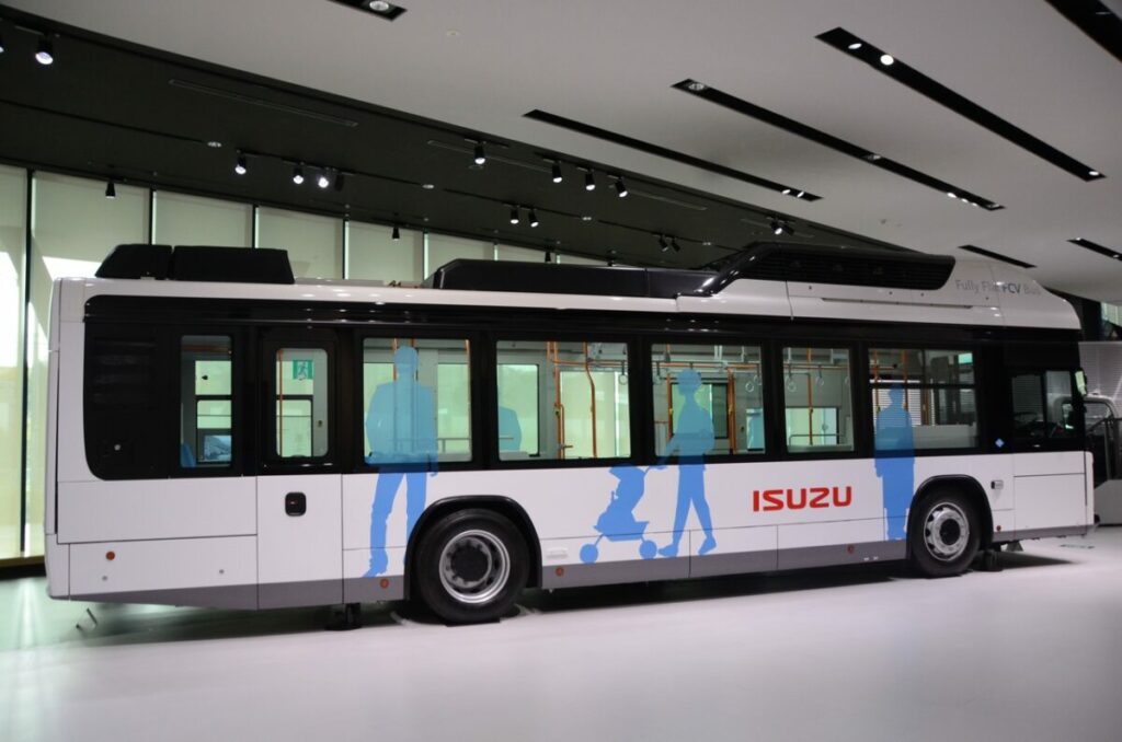 大型10.5メートルのボディは、エルガシリーズとして定着しているスマートな姿だ