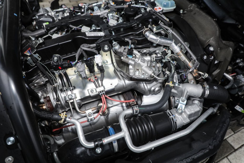 1.5ｔ積みクラスはトヨタが開発した2.8Lの1GD-FTV型ディーゼルエンジンを搭載。ガソリン車は未設定となる