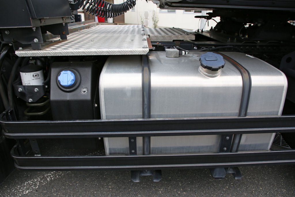 軽油を高圧で噴射するディーゼルエンジン車は、圧力を上げられるアウトタンク式燃料ポンプが用いられる