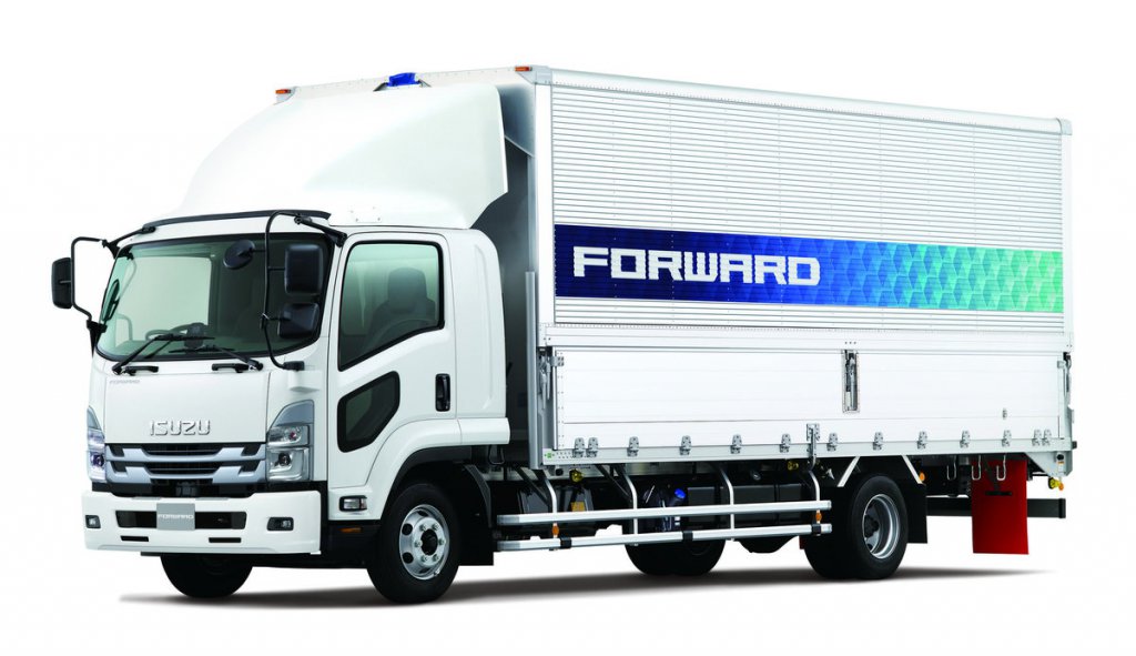いすゞが中型トラック「フォワード」を改良! 大型車と同等の安全装置でドライバーの負担を軽減する