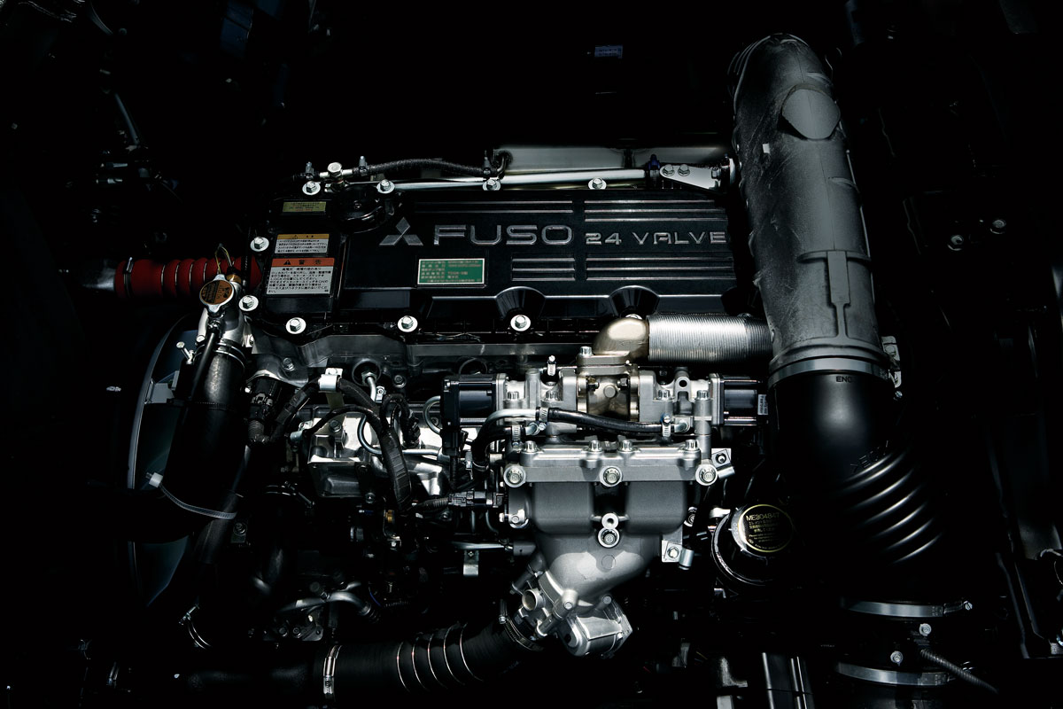 6気筒エンジンが決め手!? 三菱ふそうファイター中型スワップボディ車の開発ストーリーに昂ぶる!! トラック総合情報誌「フルロード」公式WEBサイト