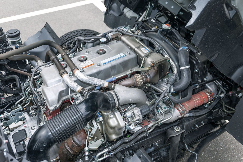 尿素フリーのA05C型エンジン。HC-SCRは低馬力仕様の日野レンジャーに設定されている