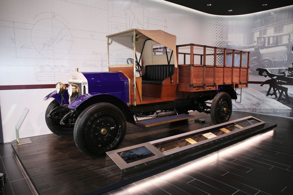 石川島造船所初の軍用保護車両「ウーズレーCP型トラック」（1924年製）。同社は当時英国の大手自動車メーカーであったウーズレー社と技術提携を結んでいた