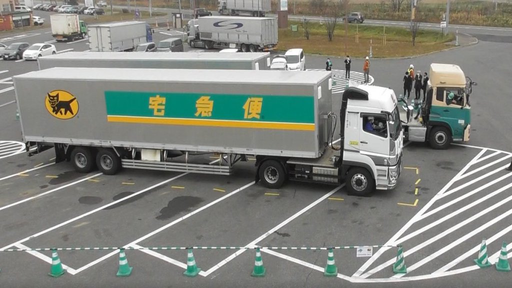 トラックドライバーの労働環境の改善に一歩前進! 北海道開発局とヤマト運輸が「道の駅」を活用した中継輸送を検証!