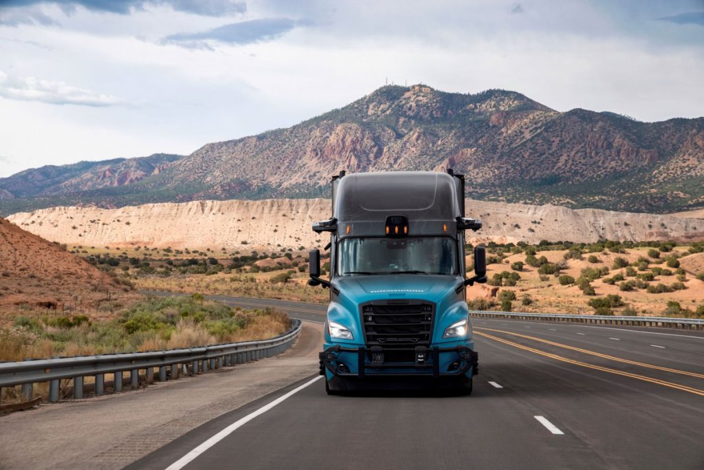 無人運転トラックを10年以内に商用化! ダイムラーが自動運転技術の開発を加速