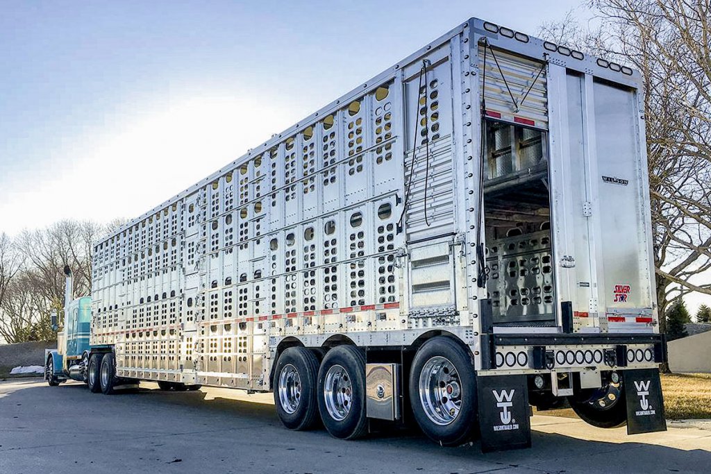 セミトレーラタイプの家畜運搬車。架装メーカーはアメリカのウィルソントレーラ社