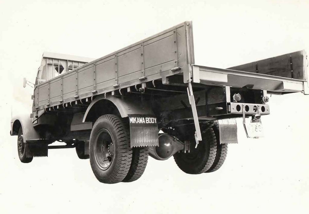 1950年頃のトラック用タイヤ。今とはだいぶタイヤ形状が異なる