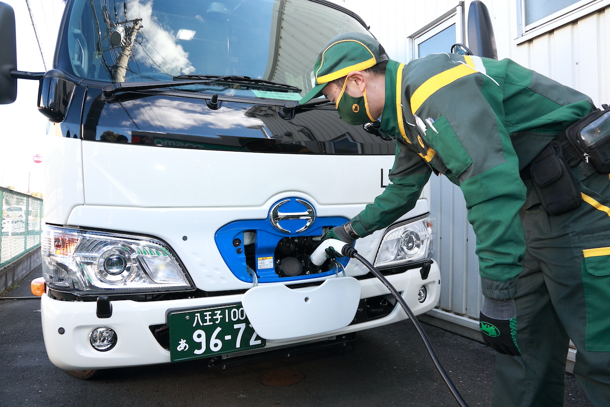 日野自動車が普通免許で運転できる電動小型トラックを発売! 車両総重量3.5t未満にこだわった日野デュトロZ EVの狙い - トラック総合情報誌 ...