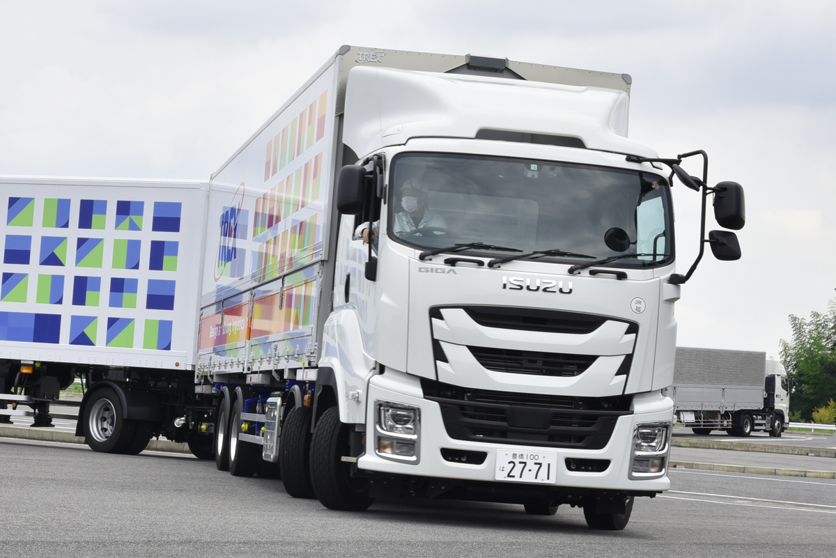 ダブル連結トラックに新規格トレーラ！ 最近注目を集めるトレーラの