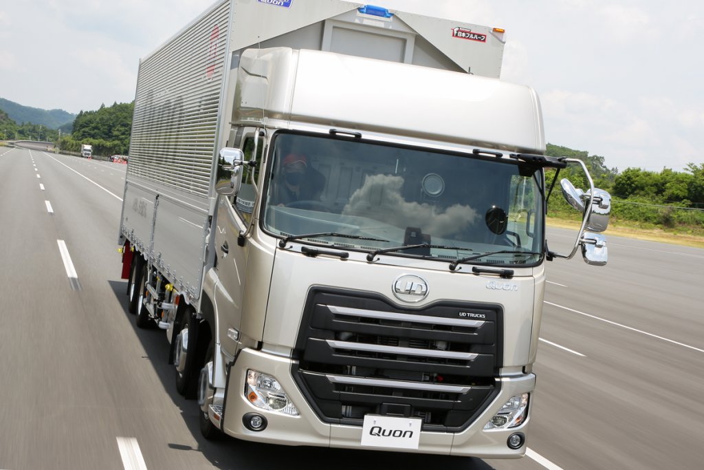 新しい重量車燃費基準を堂々達成！　UDトラックスがクオン2022年型モデルを発売　　