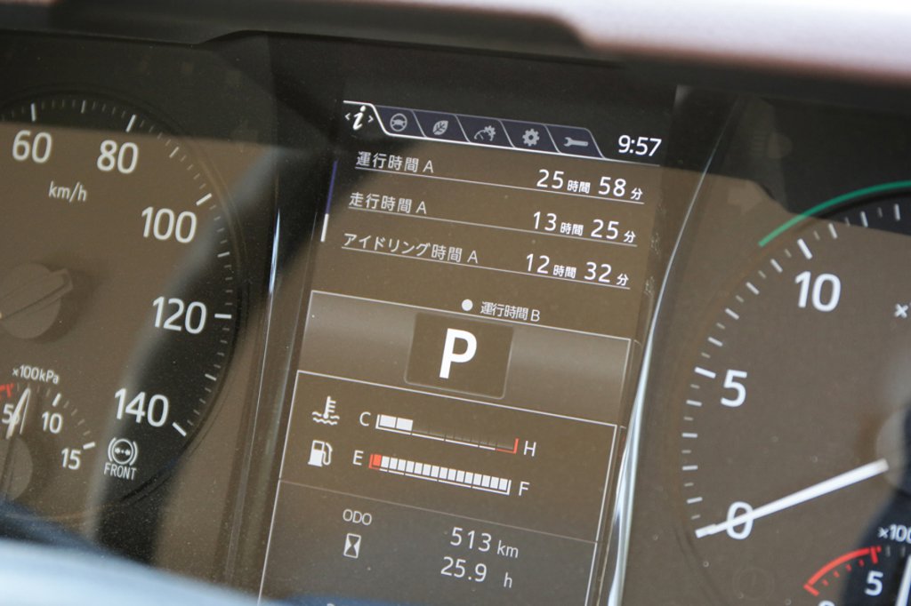日野レンジャーAT搭載車の液晶ディスプレイにはPレンジも表示される