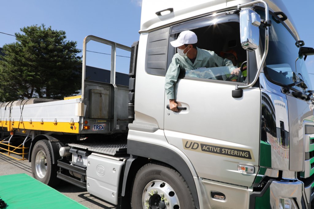 11カ国の精鋭が運転技術と整備技術を競う！　4年ぶりにUD版トラックドライバーコンテストを日本で開催