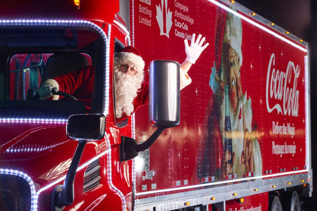 今年もコカ・コーラのクリスマストラックが日本の街にやってくる！　その起源は？　そしてどんなクルマなのか？