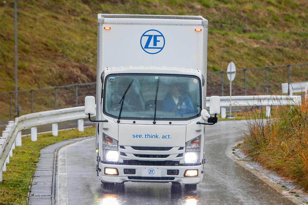 EVトラックの軽量化と高出力・省電費を実現する革新技術！ ZFが新世代電気駆動システムを発表！