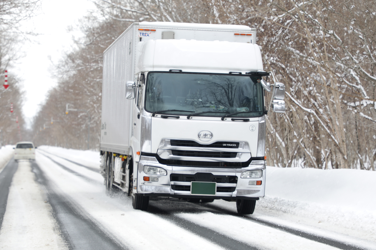 ちょうきょりトラックでかでかごう 長距離ドライバーの持ち物検査!? ナヌ! スノボーを積んでトラックごと