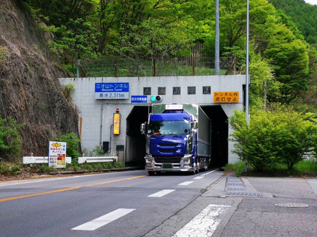 今は無料化されたようだが、当時有料の三才山トンネルを迂回するため激狭の旧和田峠をよく使っていた