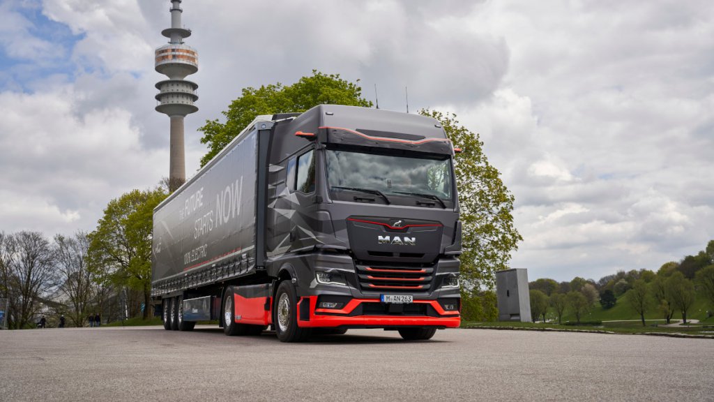 欧州全メーカーが大型EVトラックをラインナップ!?　長距離輸送の電動化が急速に進んだ理由とは？