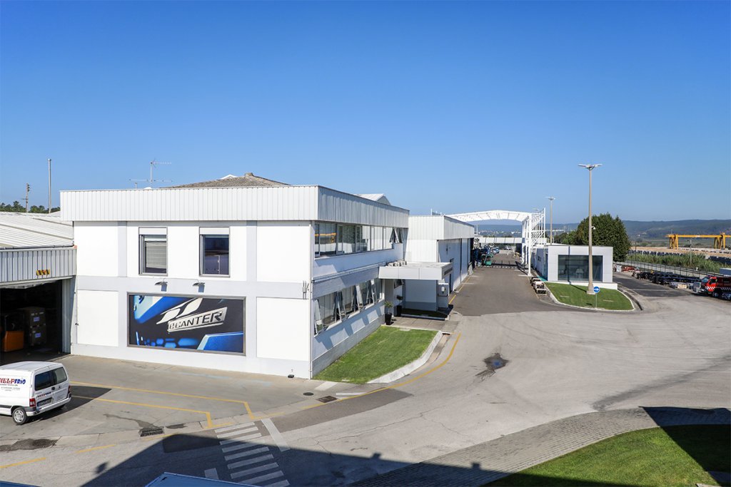 MFTEトラマガル工場。トラマガルはポルトガル中部の内陸側にある。写真は2022年9月の撮影で、eキャンター量産のためにリニューアルを進めているところだった