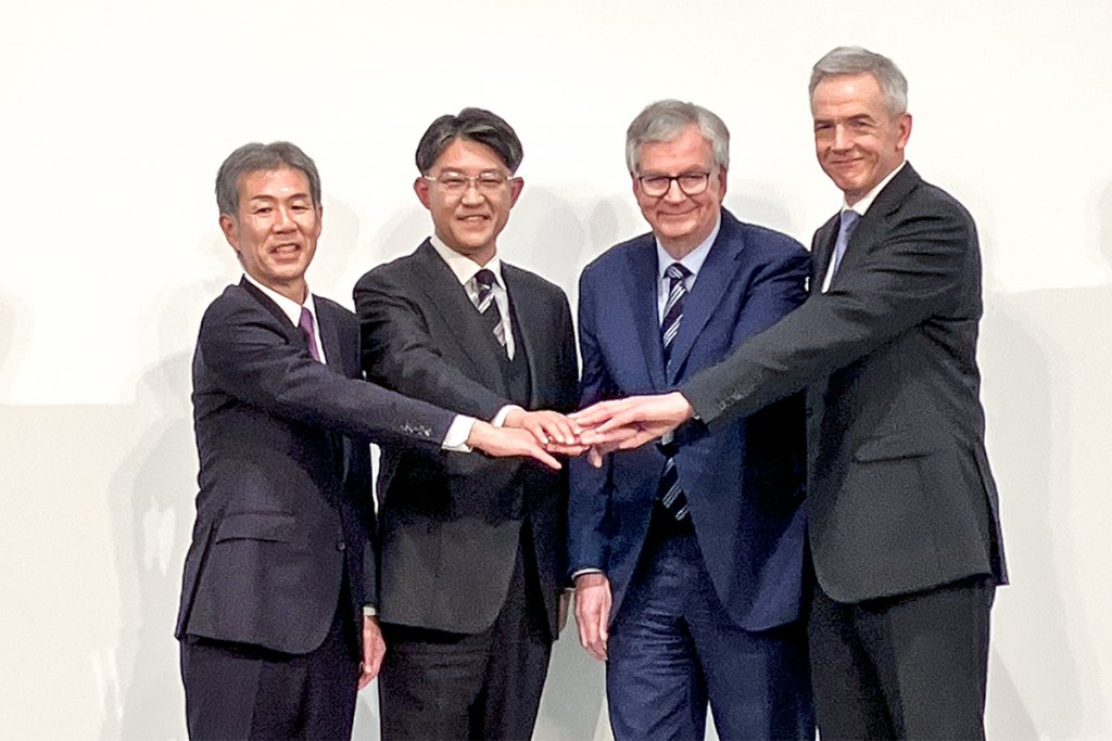 なんと日野と三菱ふそうが2024年内に経営統合！　水素技術の投入など次世代商用車の開発・生産で親会社トヨタとダイムラーが合意！