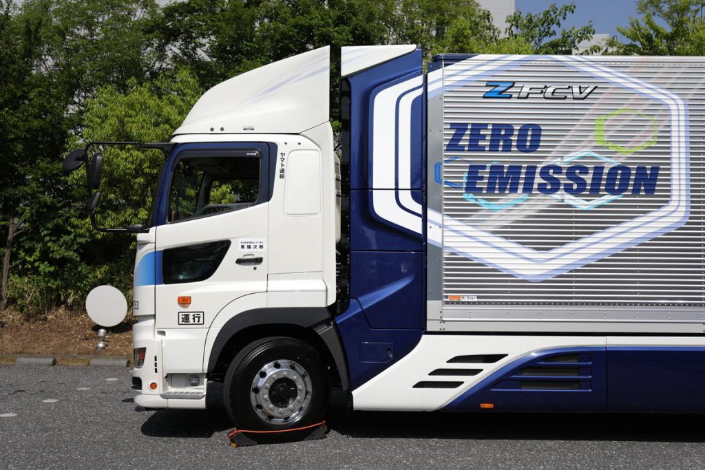 燃料電池トラックの規制緩和を検討!? 水素モビリティの「三すくみ」打破へ経済産業省が中間とりまとめ