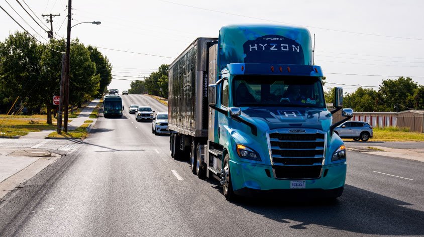 航続距離はディーゼル車並み？　米国メーカーが液体水素＋燃料電池トラックで870kmの商用輸送に成功！
