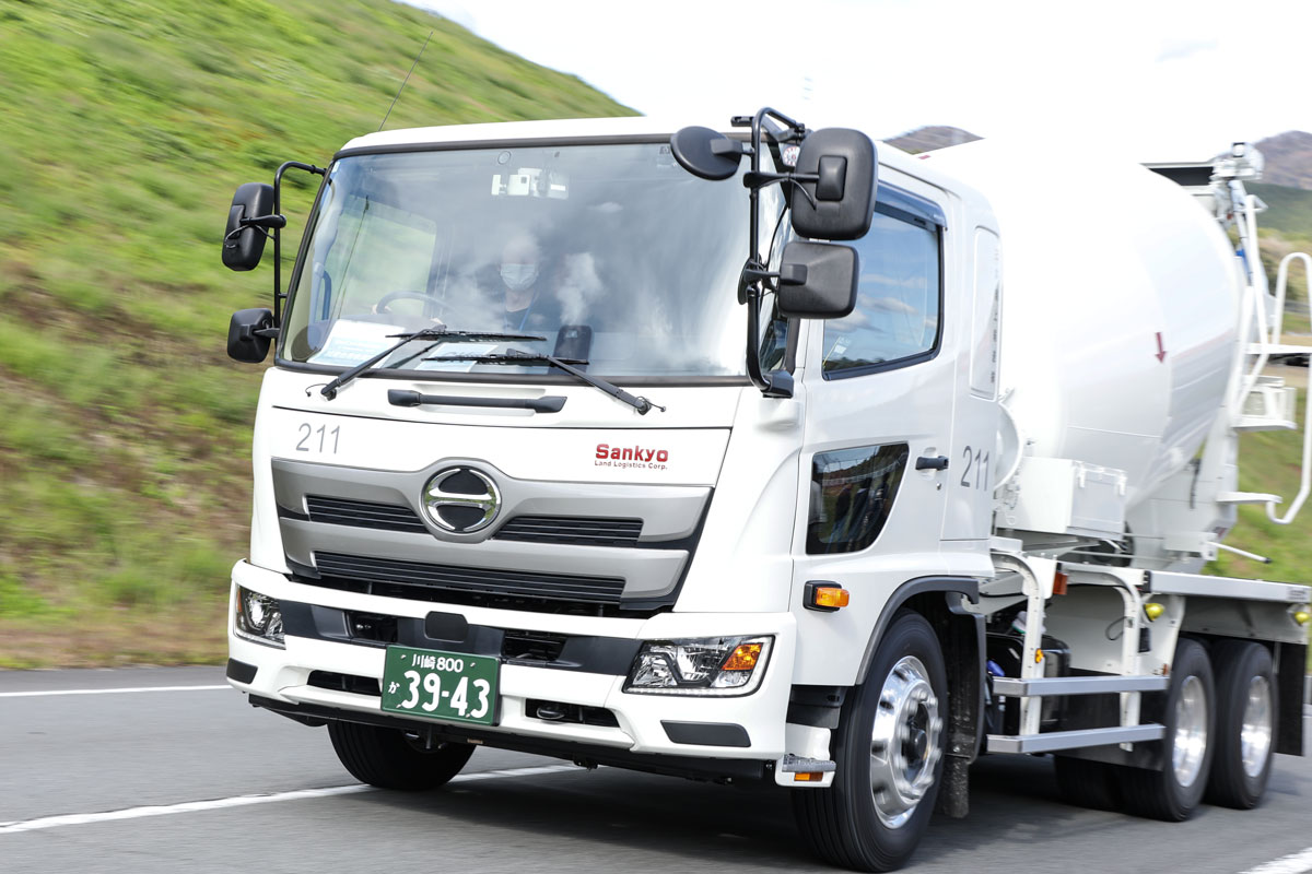 小排気量で20トンの車体を動かすオートマ ! 日野レンジャーGKミキサに