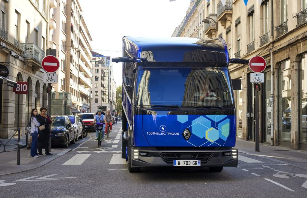 ルノーが考える都市型トラックとは？　「オキシジェン」プロジェクトの純電動中型トラックを一般公開！