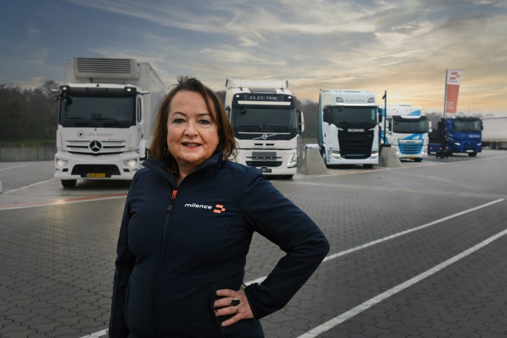 欧州トラックメーカー合弁の「充電ハブ」が稼働開始！　大型EV用のインフラ整備で競合メーカーが提携
