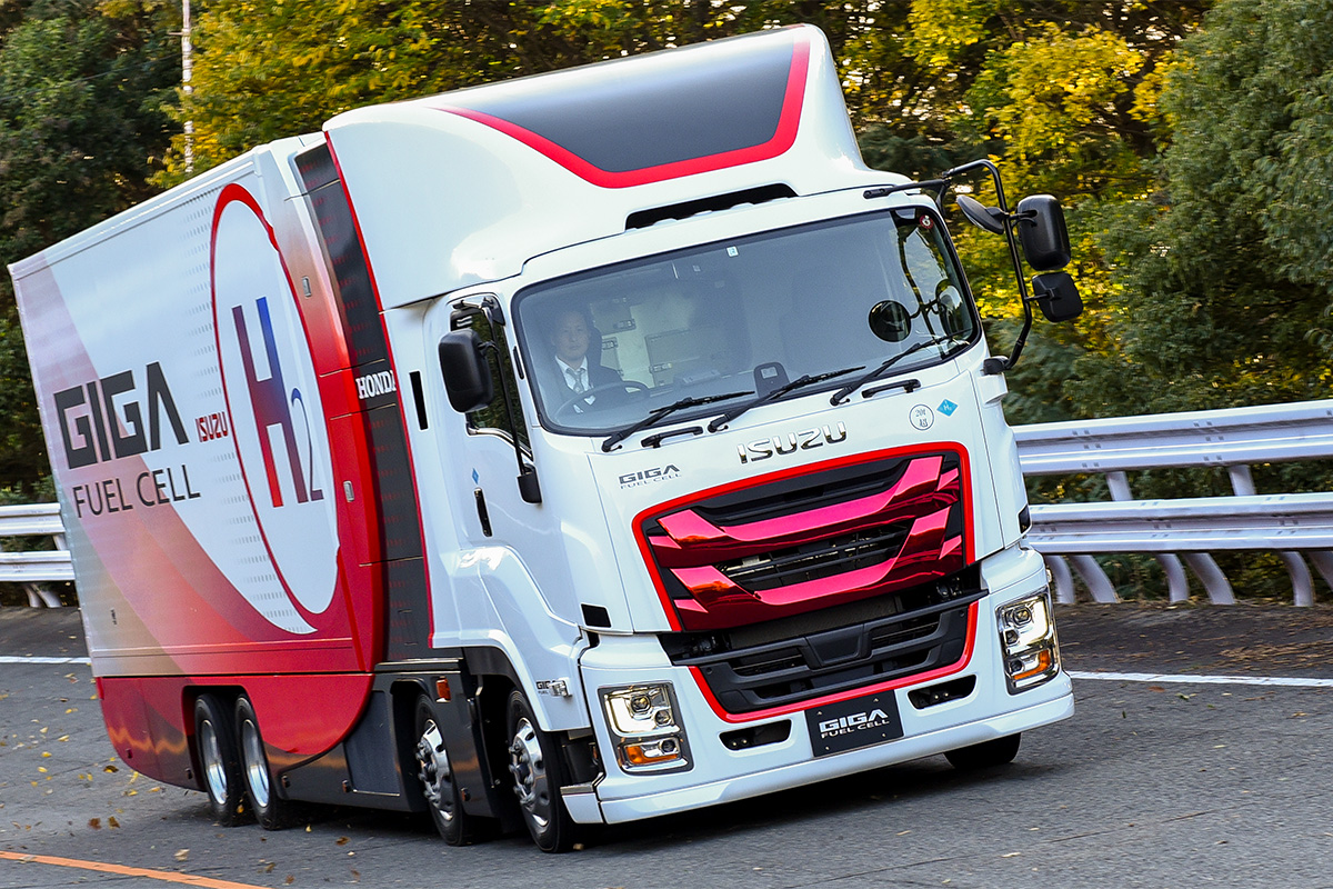 めざすは2027年実用化！ いすゞとホンダの水素燃料電池トラック「ギガ