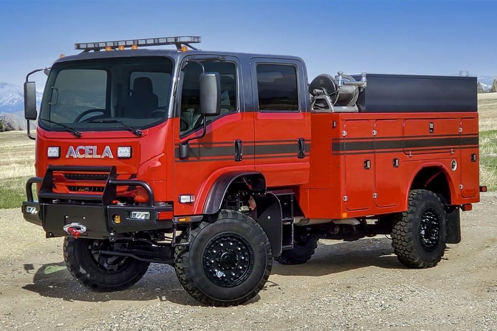 消防車架装を行なったストラヤ4×4（写真：Acela Trucks）