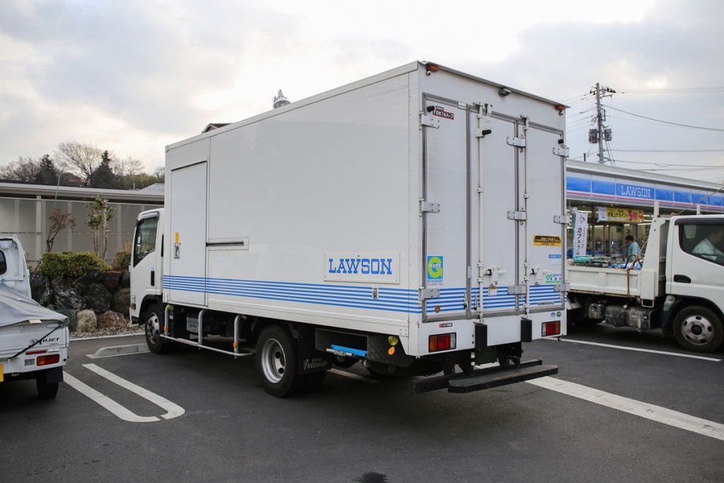 「リフレッシュトラック」はコンビニ配送などで使用されることの多い冷蔵冷凍車からスタート