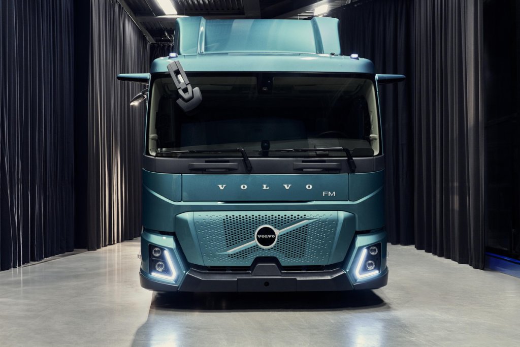 ボルボが世界市場の未来を見据えた大型トラックを発表！　同社初の電気駆動専用モデルもラインナップ!!