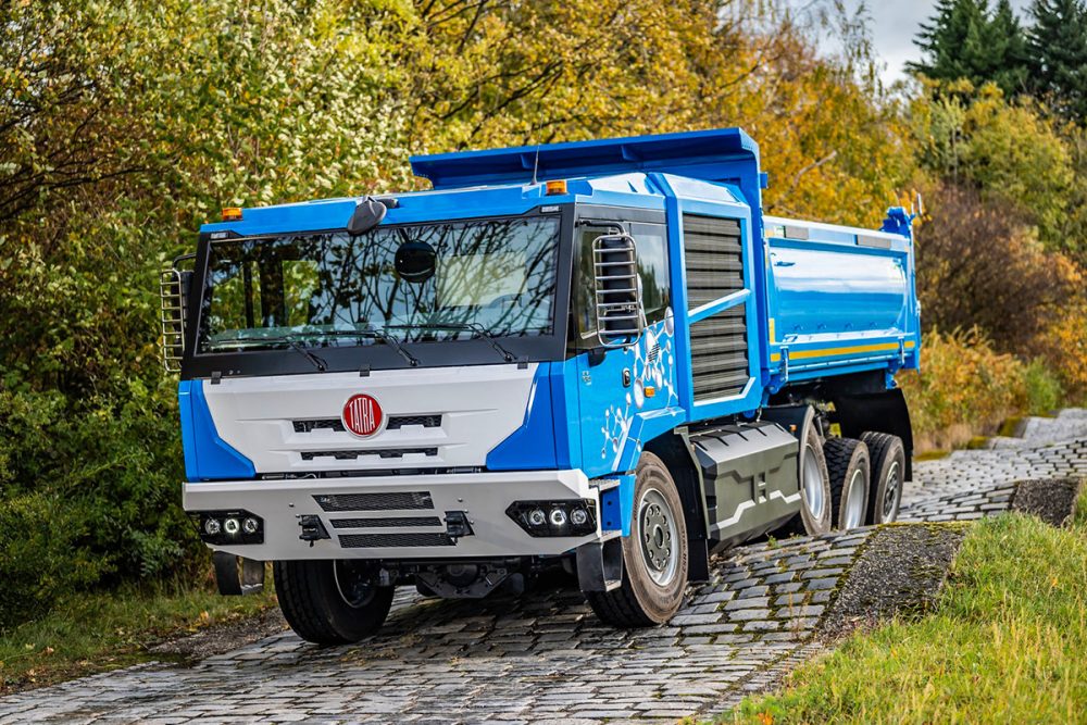 タトラの大型FCトラックプロトタイプ・フォースE-ドライブ。鉱山用のダンプボディ（スロバキアのVSモント製）を架装している