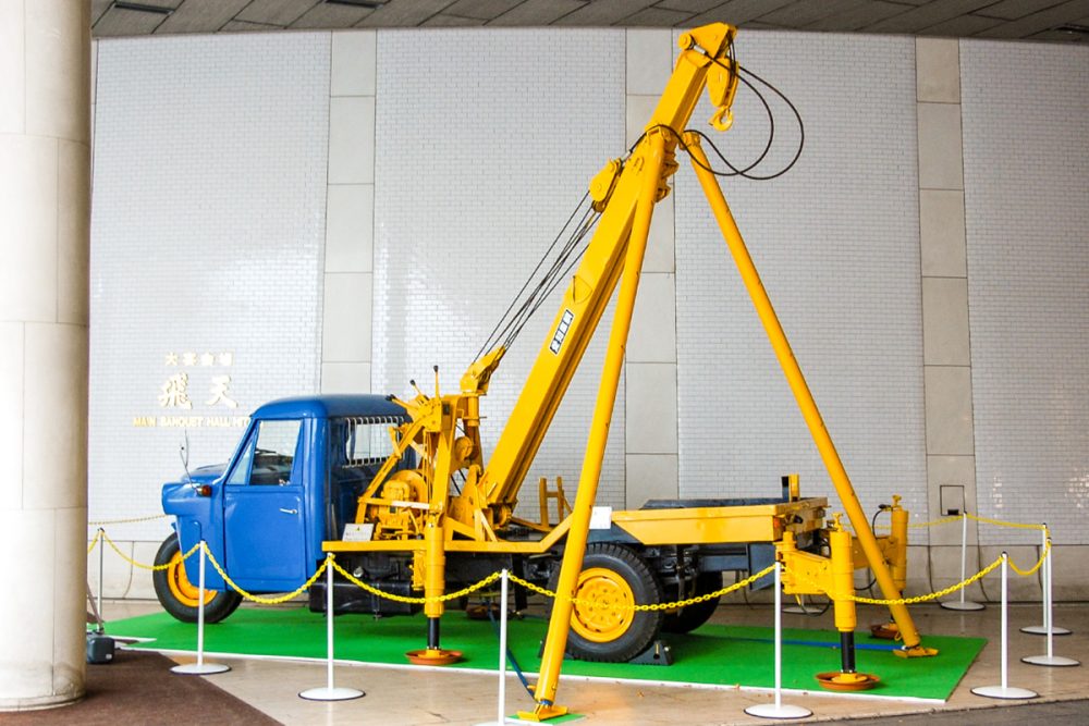 2012年に開催されたアイチ創立50周年記念式典で展示されていたA型建柱車。当時は現在と異なるカラーリングだった
