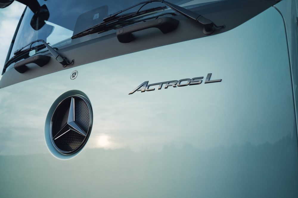 未来的なデザインが新時代を告げる!!　ベンツ・トラックの最高峰「アクトロスL」に新モデル登場！