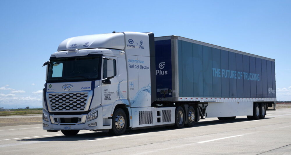燃料電池トラックに自動運転機能!?　現代自動車が「水素」による持続可能な物流を推進！