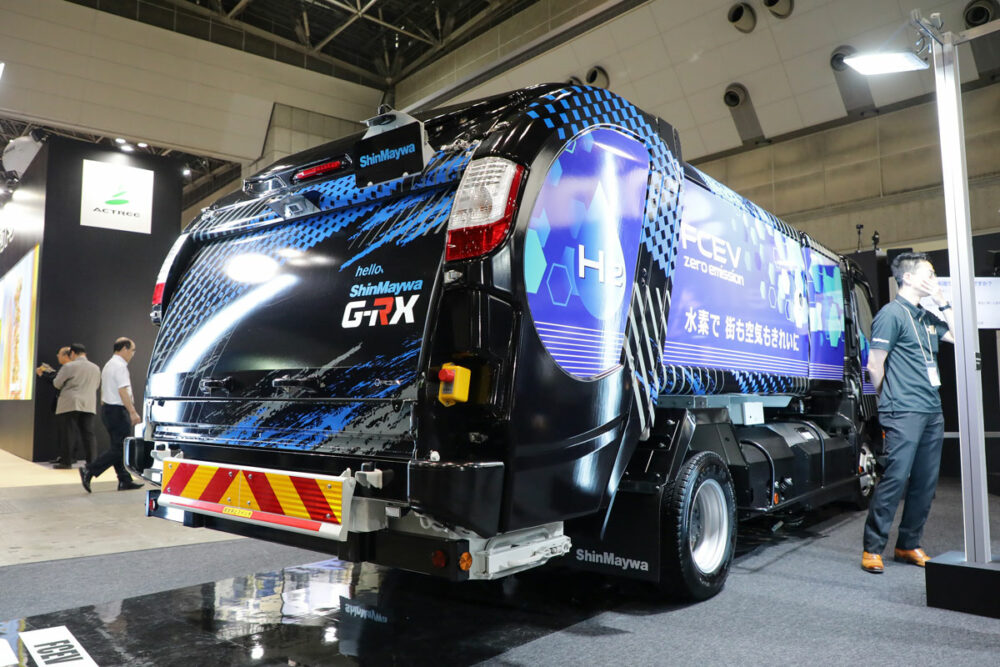 CJPTの燃料電池トラックをベースにした新明和の回転板式塵芥車、G‐RX