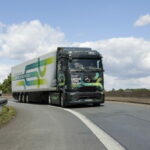「時期尚早」と言われた長距離輸送用EVトラックも量産間近！　メルセデス・ベンツ「eアクトロス600」が欧州周遊へ！