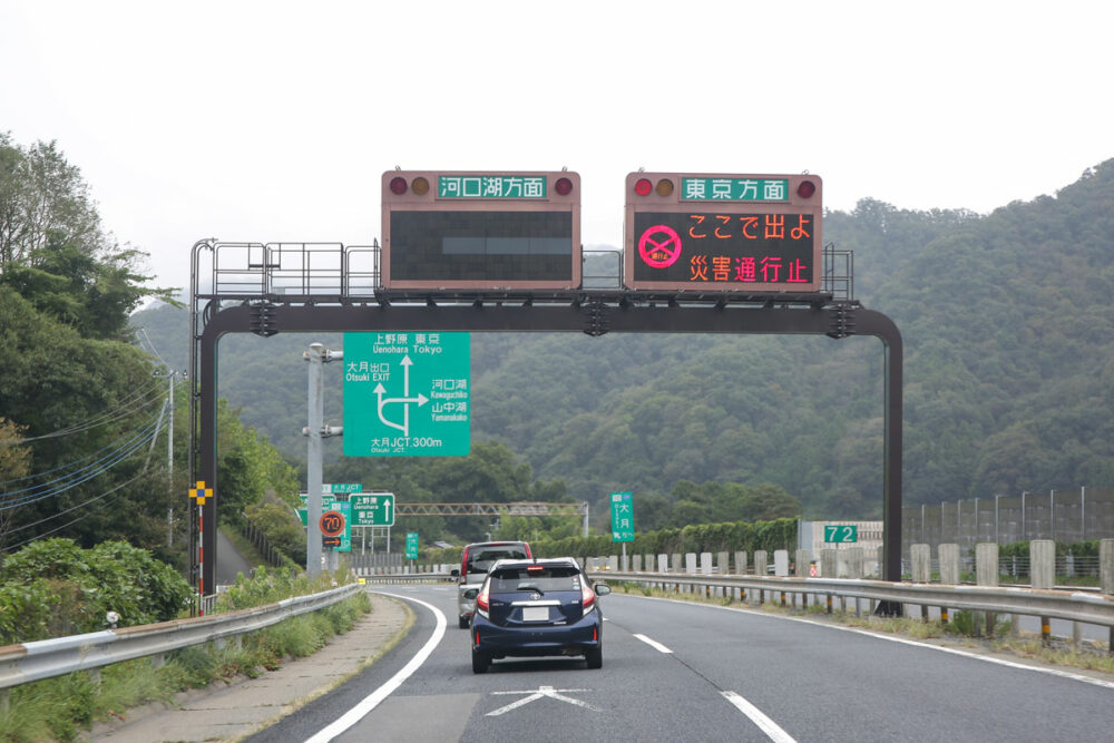 2019年10月に全国的に甚大な被害をもたらした台風19号通過直後の中央道。土砂崩れや法面崩壊が発生し八王子〜大月間の通行止めは1週間続いた