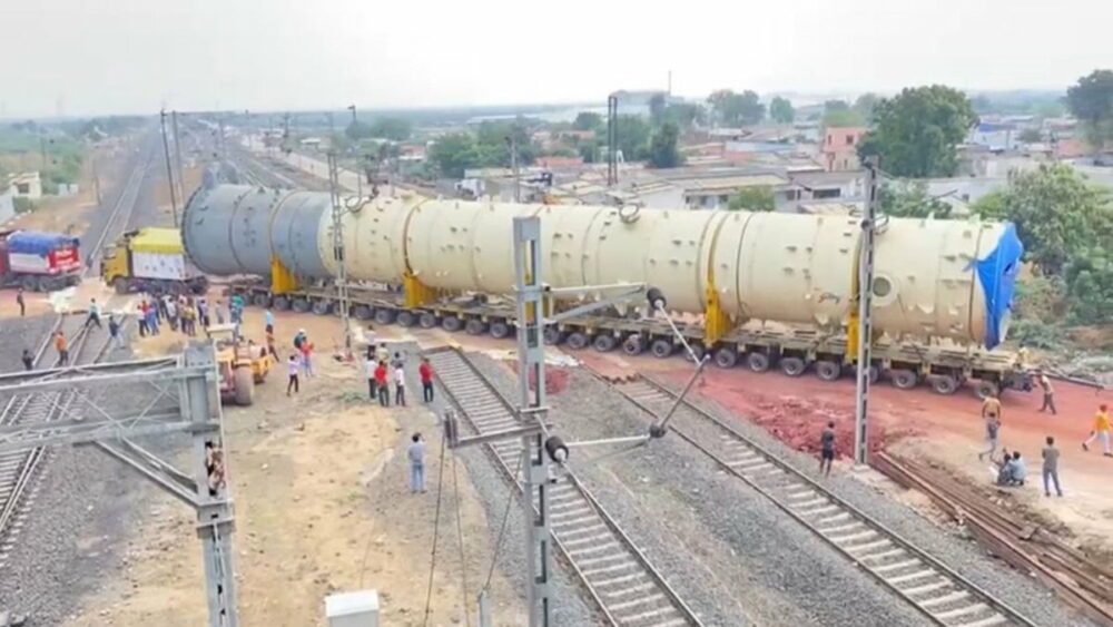 トラックを通すために鉄道・電気・水道を止めた!?　インド史上最大規模の超重量物輸送が熱かった！