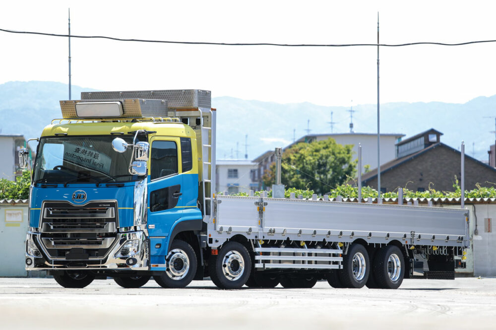 パブコが製作した平ボディ。ベース車両はUDクオンCGだ