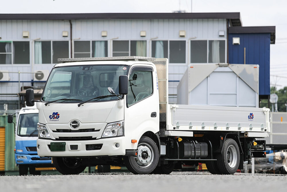 走行状態。ベース車両は日野デュトロの車両総重量6.5トン級車型だ