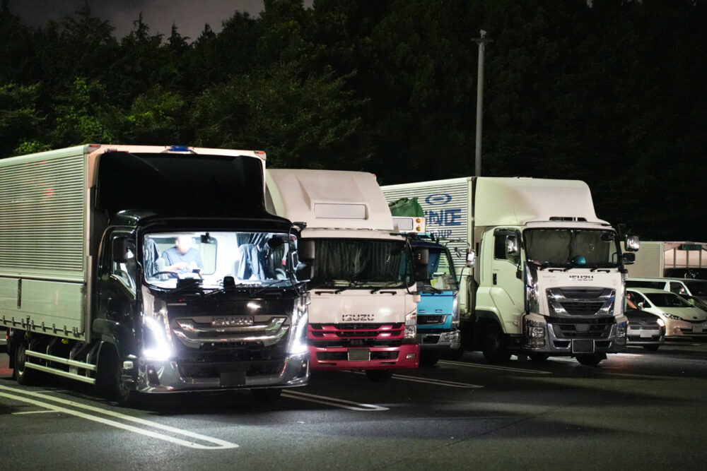 長距離ドライバーにとって駐車問題は超切実!!　最前線の下請け運転手の声も聞いて欲しい！